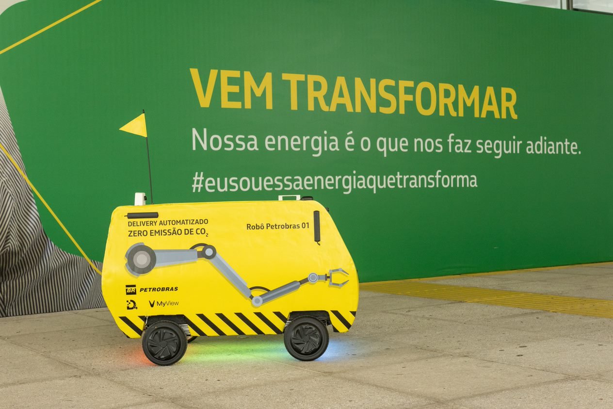 Petrobras testa robô especializado em entregas de amostras em seu centro de pesquisas