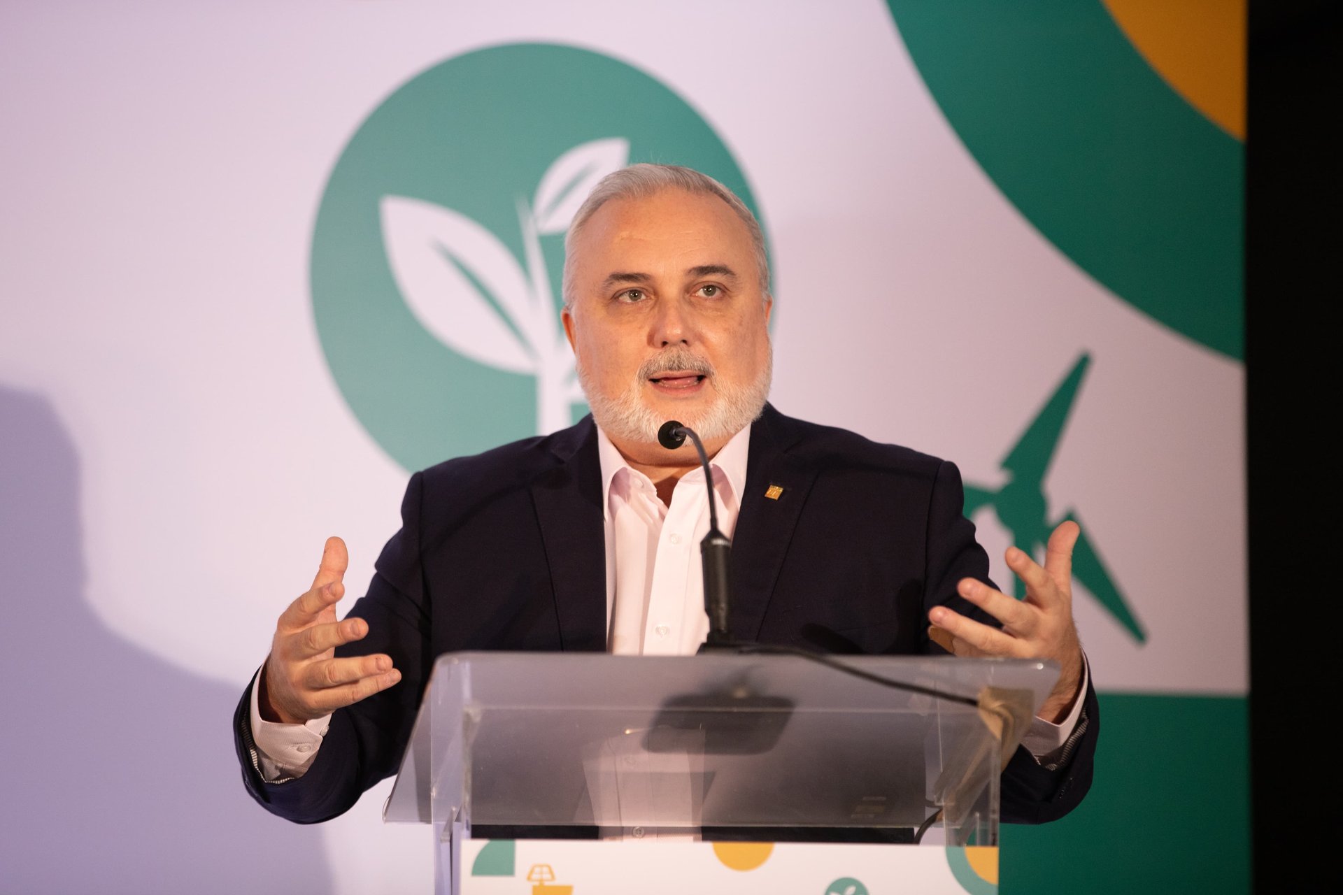 Presidente da Petrobras debate industrialização e transição energética em seminário no Rio de Janeiro