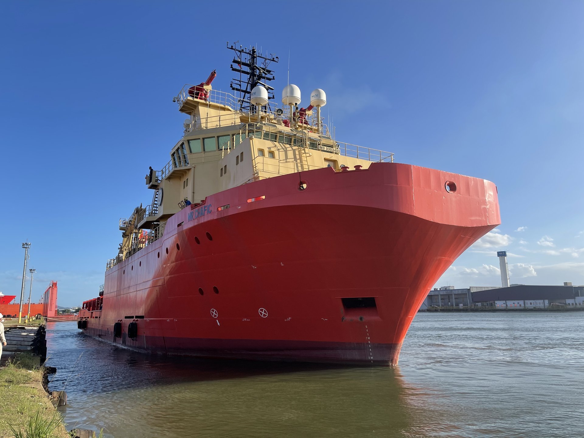 Petrobras celebra primeiro contrato de embarcação de apoio híbrida